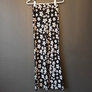 Urban Outfitters Bryn Black White Floral Flare Knit Pants XS 60s Mod   Retro